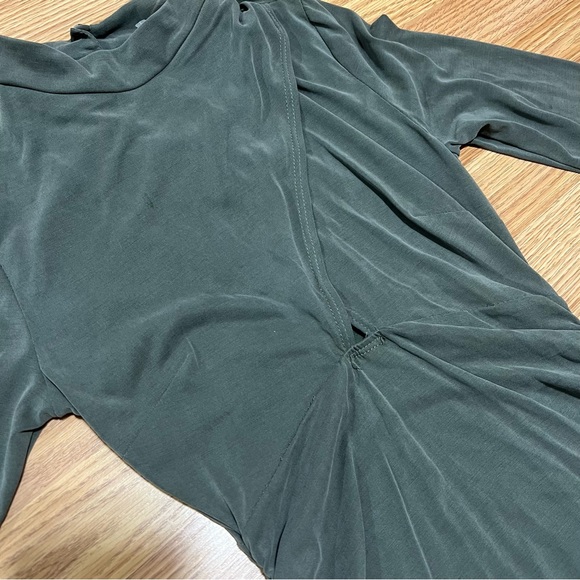 New papaya olive green ruched dress medium - Picture 2 of 3